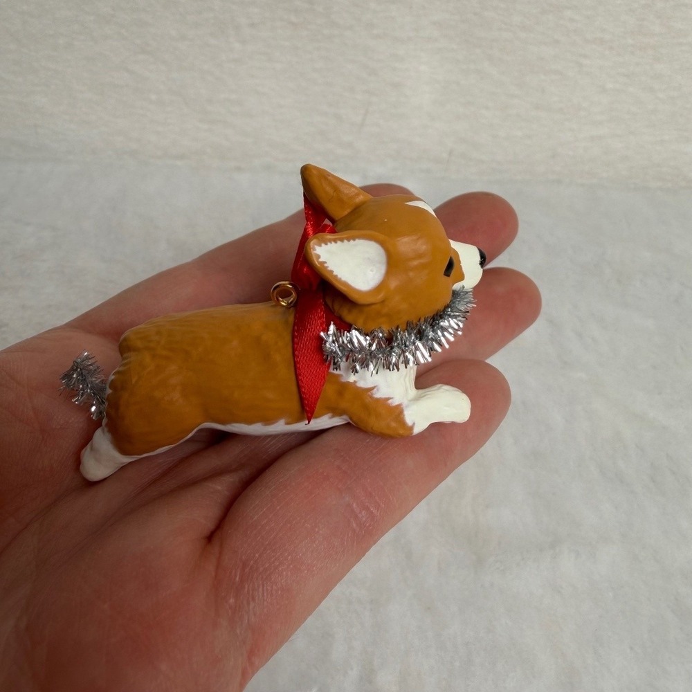 Hallmark Keepsake Welsh Corgi Puppy Love 2018 Christmas Ornament QX9346 - Picture 2 of 10
